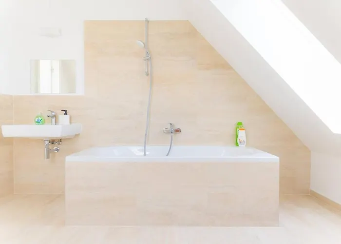 Superior 3-bedroom Penthouse With Terrace Near Praterstern شقة